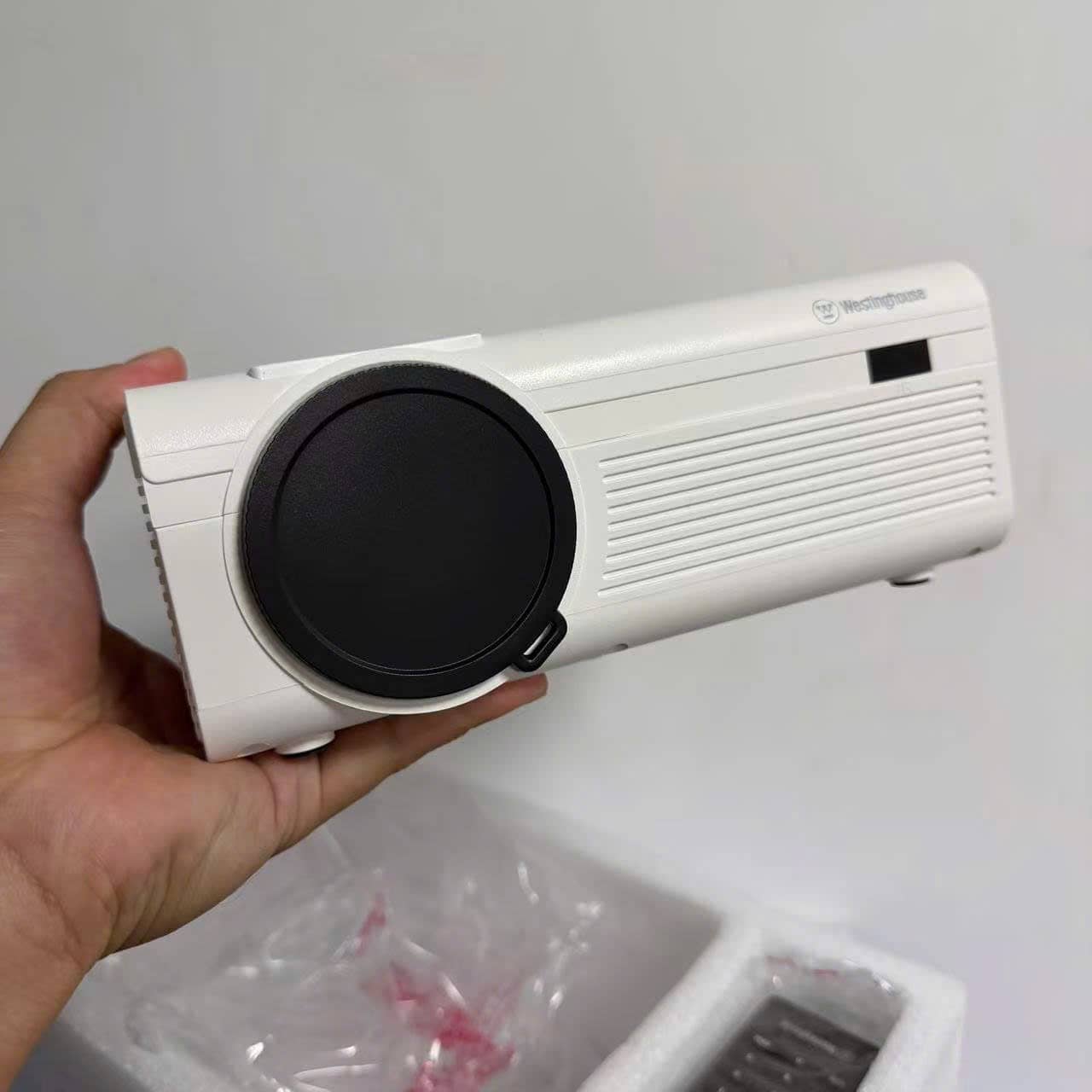 Máy chiếu Westinghouse Wi-Fi Home Theater - Chiếu trực tiếp từ ĐT, loa kép, giải trí đa phương tiện