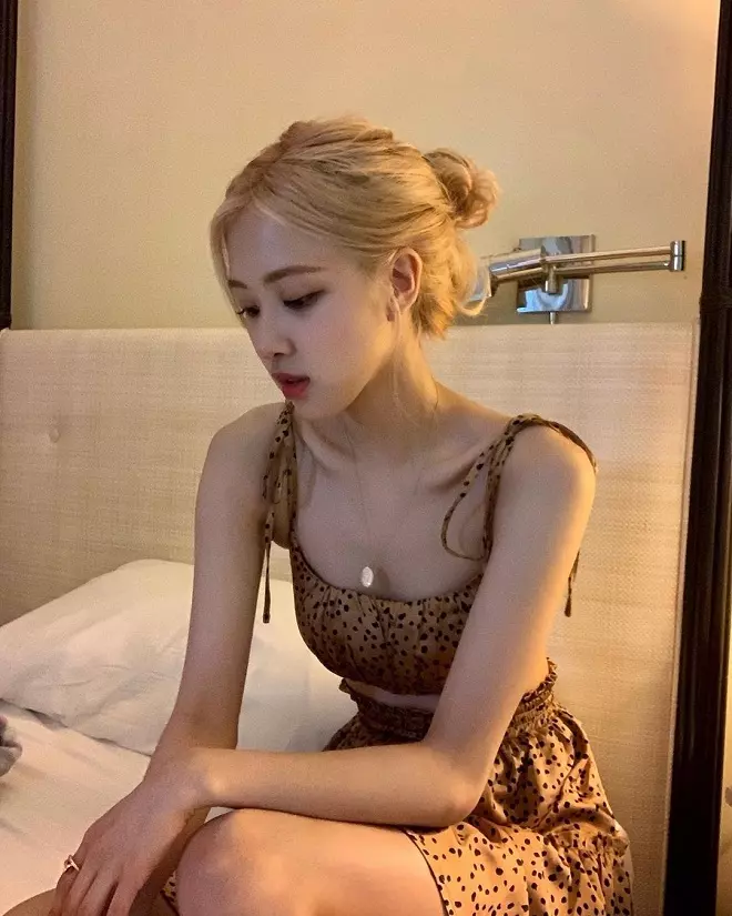 Rosé BlackPink lộ thân hình gầy gò như bộ xương khô - 2sao